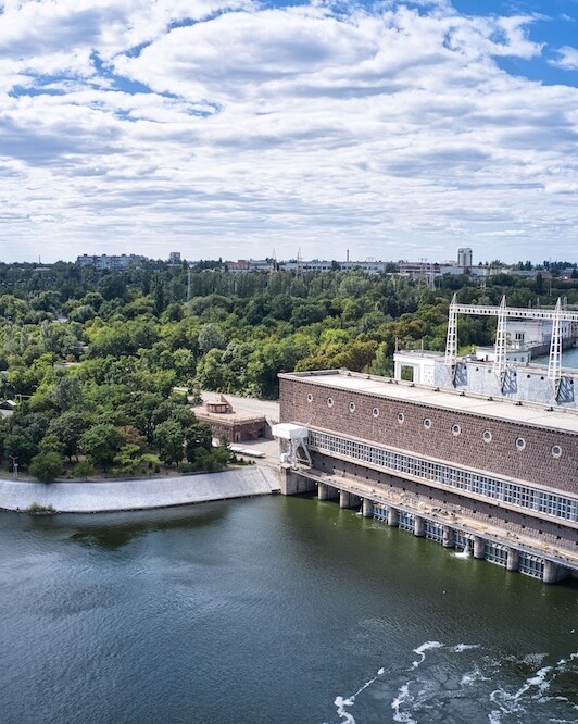 WhatzIndustry - dnieper hydroelectric power station in zaporozhye 2025 01 29 04 54 38 utc uai